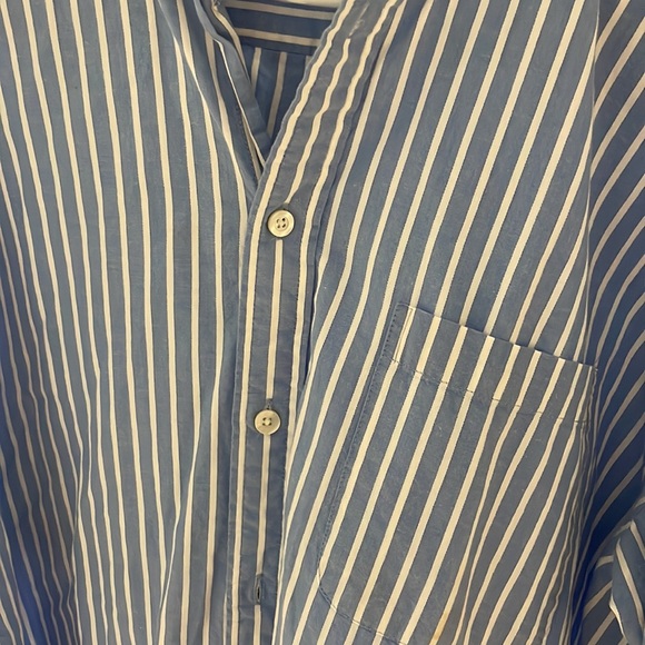 Button up - Picture 2 of 3